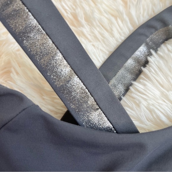 Lululemon Power Position Sports Bra Size 4 Gray Silver Metallic - Picture 2 of 8